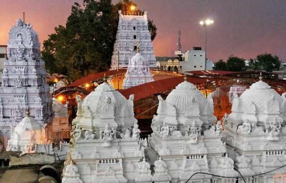 Sri Raja Rajeshwara Swami Temple - Vemulawada